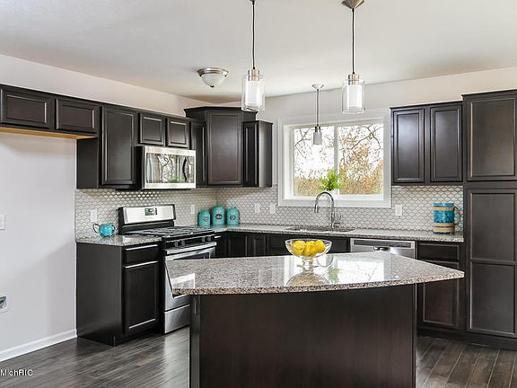5th image of 739 W River Hills Ct