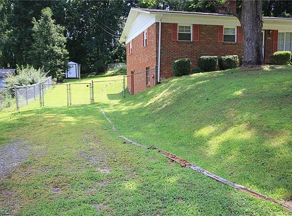 3rd image of 3026 Spencer Heights Dr