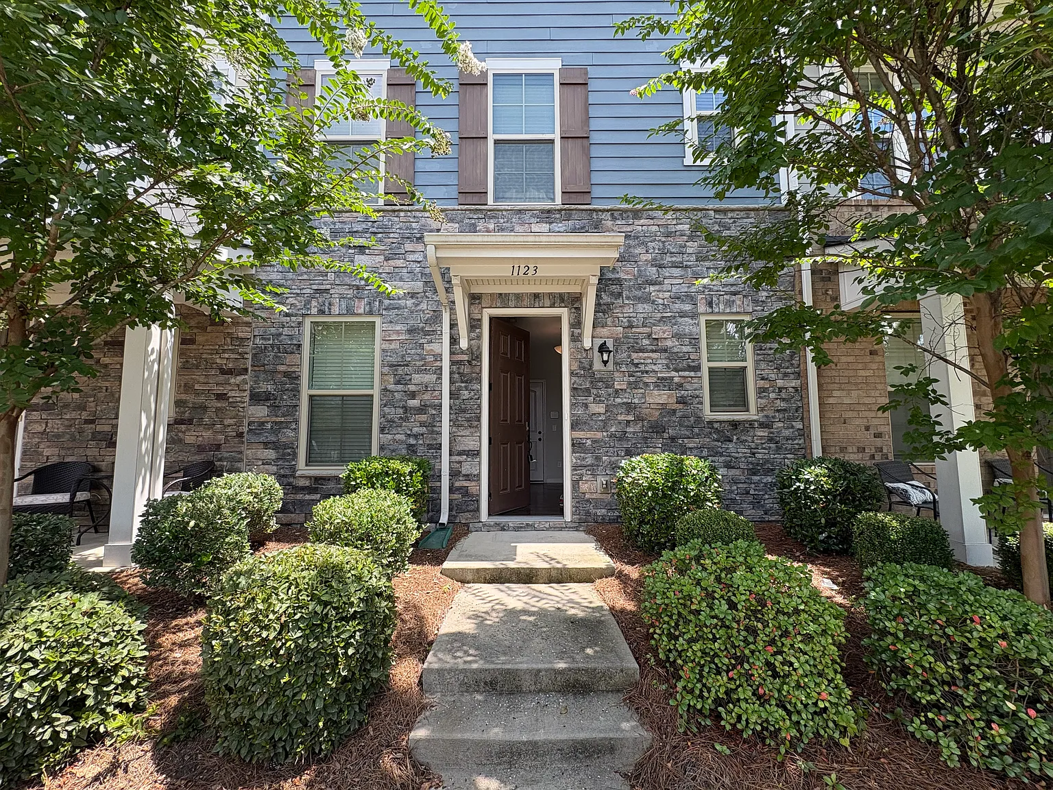 2 bed, 2.5 bath, 1673 sqft, $2,250 — Photo 1