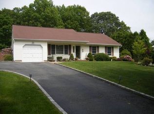 47 Amsterdam Rd, Smithtown, NY 11787