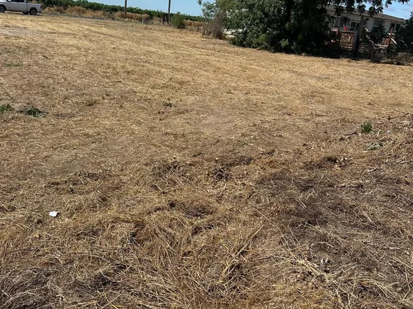 13933 E Kettleman Ln, Lodi, CA 95240