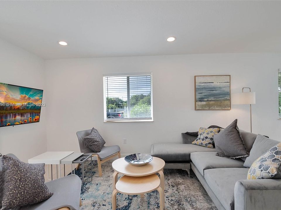 1st image of 417 NW 52nd St #1