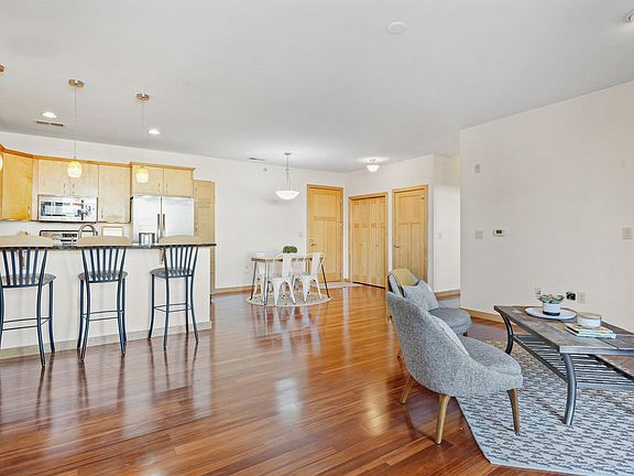4th image of 808 Williamson St Unit 206