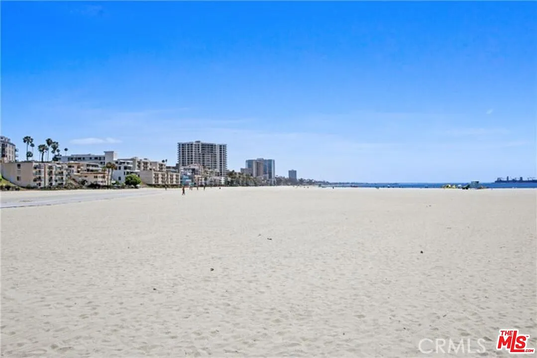 700 E Ocean Blvd — Photo 2