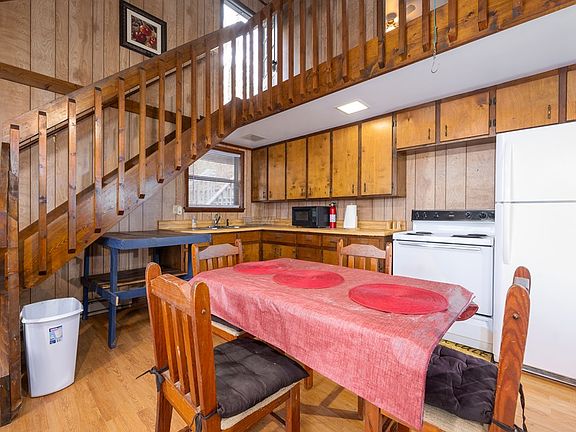 4th image of 319 Pine Ridge Trl