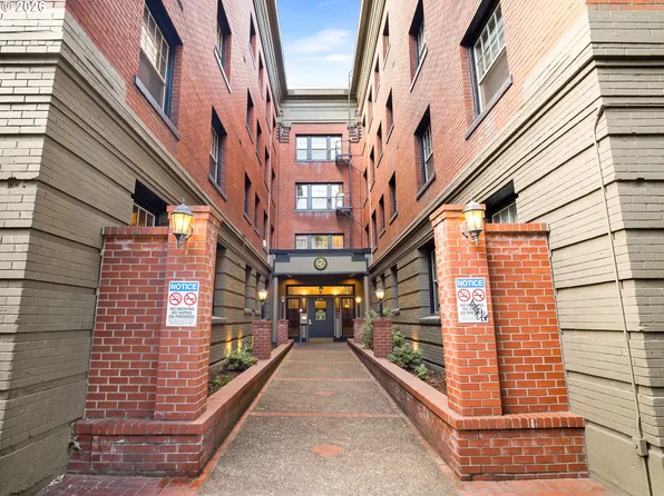 2109 NW Irving St Unit 101, Portland, OR 97210