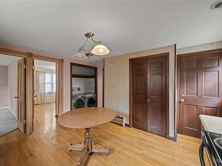 80 Capen Blvd — Photo 11