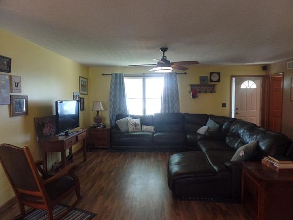 4th image of 78 Jesse Dr