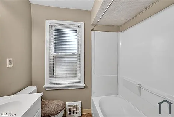 10721 Plymouth Ave — Photo 13