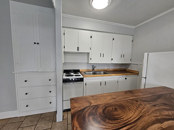5th image of 1315 4th St #C