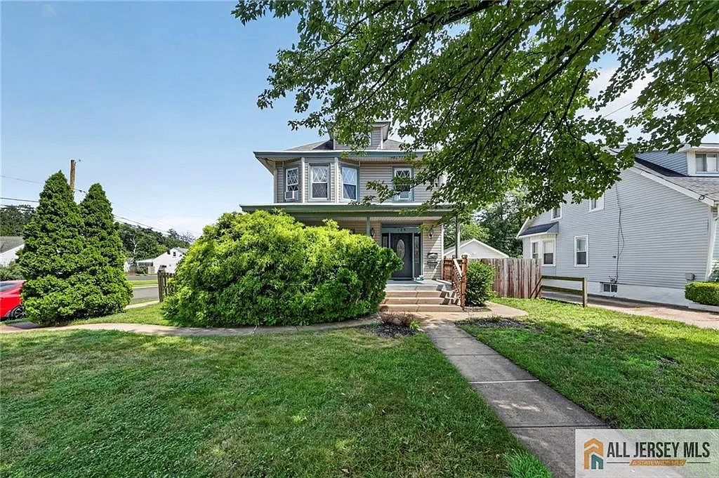2 bed, 1.0 bath, 1764 sqft, $2,300 — Photo 2