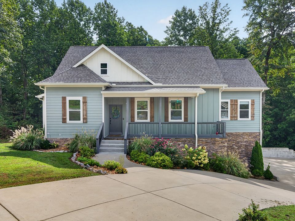 1st image of 809 Ruby Way
