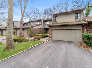 277 Vista Dr, Jericho, NY 11753