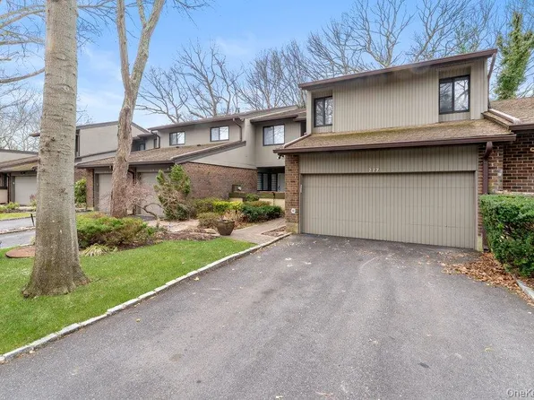 277 Vista Dr, Jericho, NY 11753