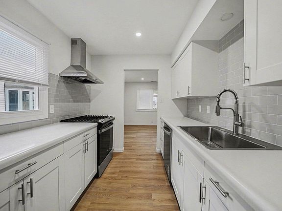 3rd image of 613 N Ashland Ave