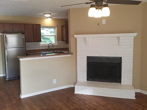 4th image of 3263 Lakeford Dr