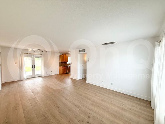 5th image of 505 E El Camino Dr
