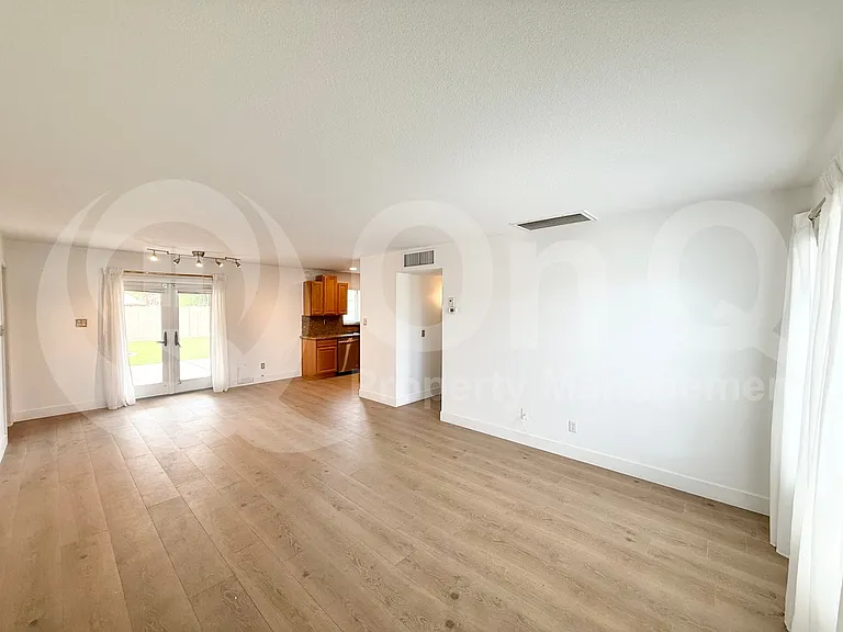 505 E El Camino Dr — Photo 5