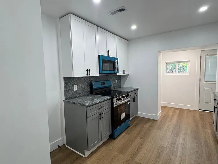 2931 Turner St — Photo 7