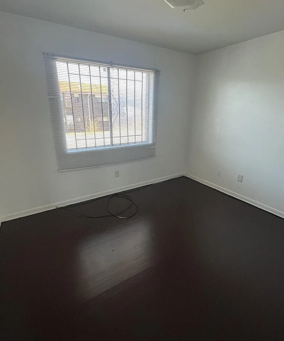2 bed, 1.0 bath, $495 — Photo 4