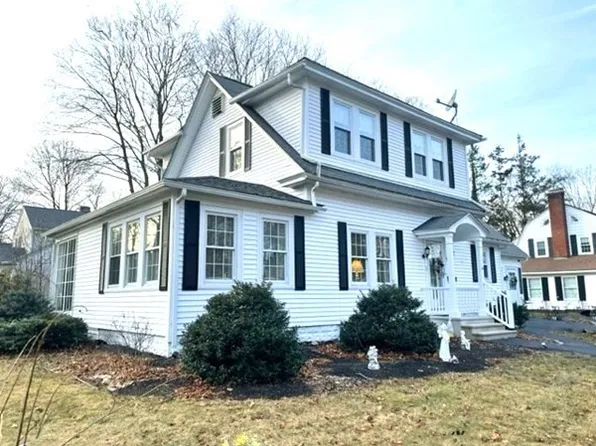 36 & B Elm Pl #A, Whitinsville, MA 01588