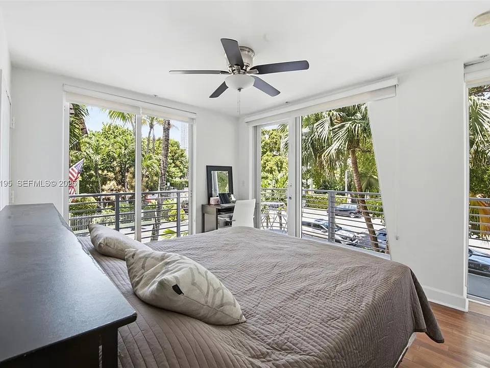 945 Michigan Ave #3