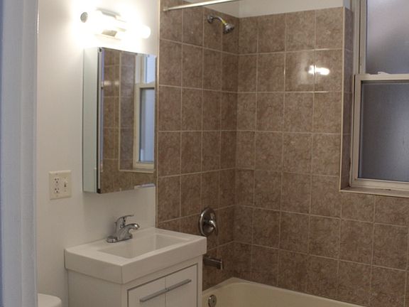 5th image of 3083 N Davlin Ct APT 2