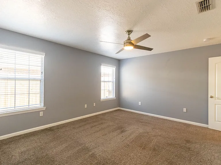 15231 Shadow Creek Dr — Photo 2