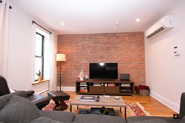 Rented by R New York | media 20