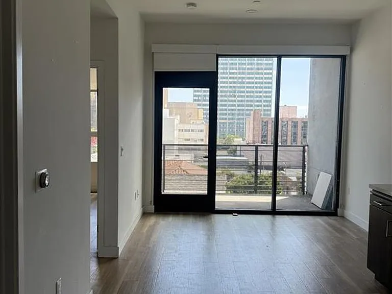 Maya Apartments at 535 Kingsley Dr in Los Angeles — Photo 55