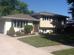 9806 Arthur Ct, Crown Point, IN 46307
