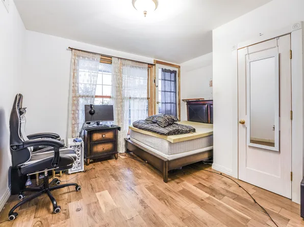 372 5th Street image 3 of 30