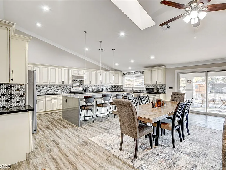 5353 Dorrell Ln — Photo 9