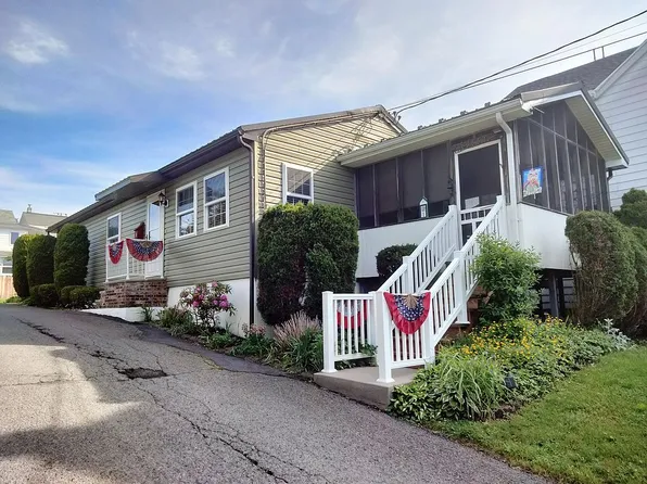 1 Stevens St, Frackville, PA 17931