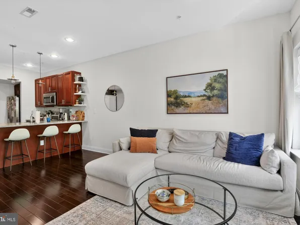 2115 Carpenter St #2, Philadelphia, PA 19146