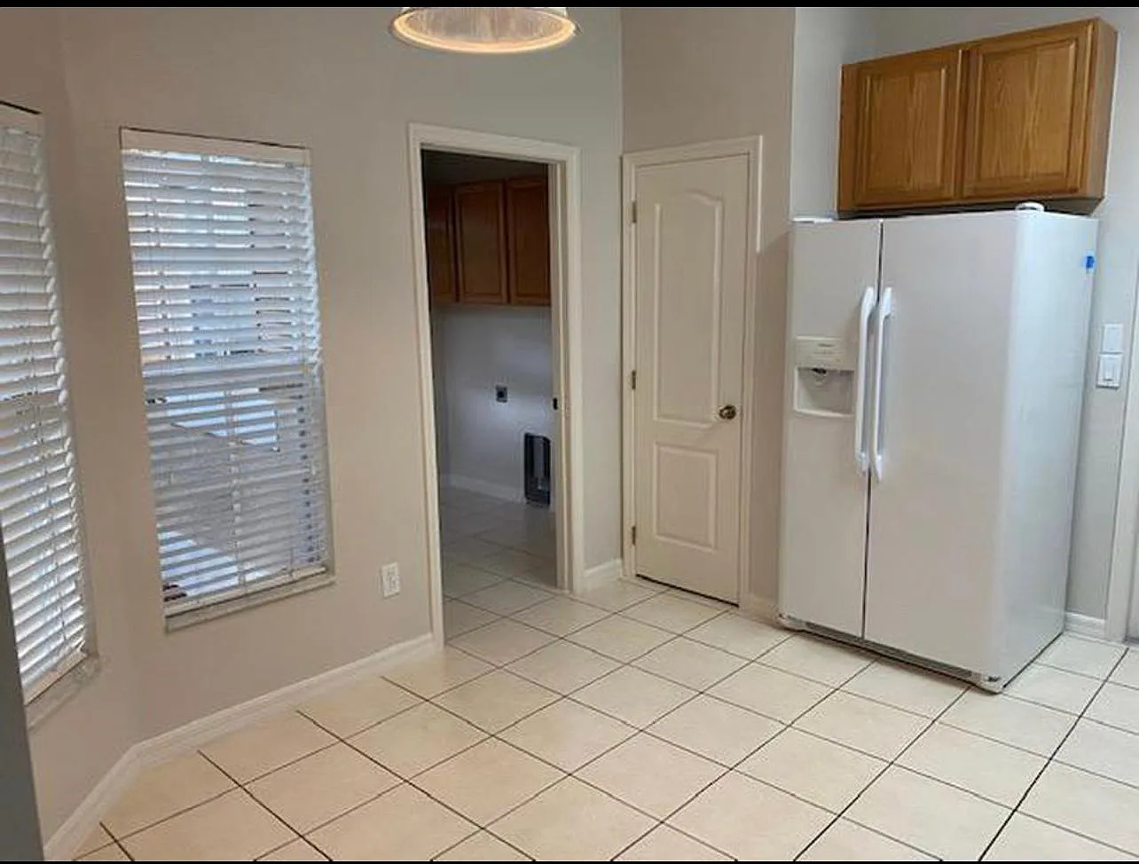 3 bed, 2061 sqft, $2,199 — Photo 4