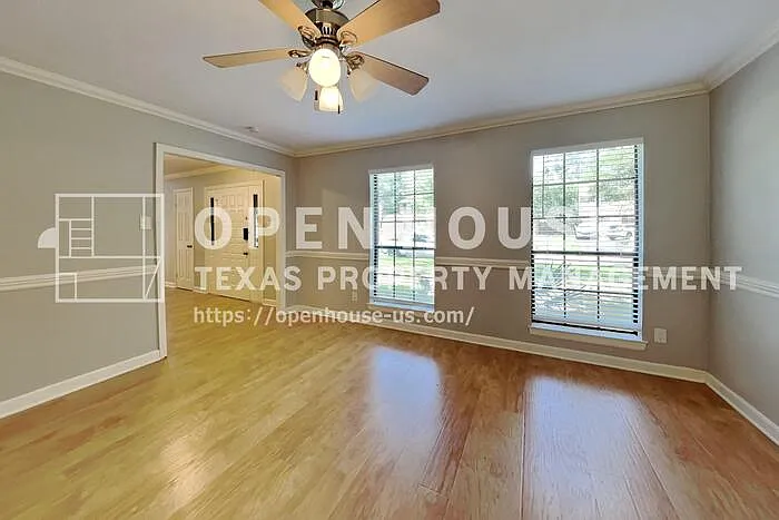 3918 Forest Village Dr — Photo 4