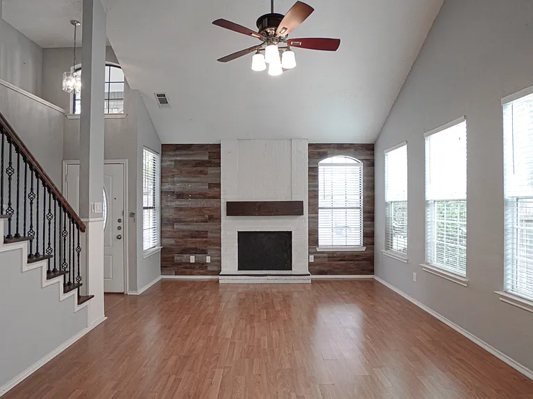 1512 Wheatfield Dr — Photo 5