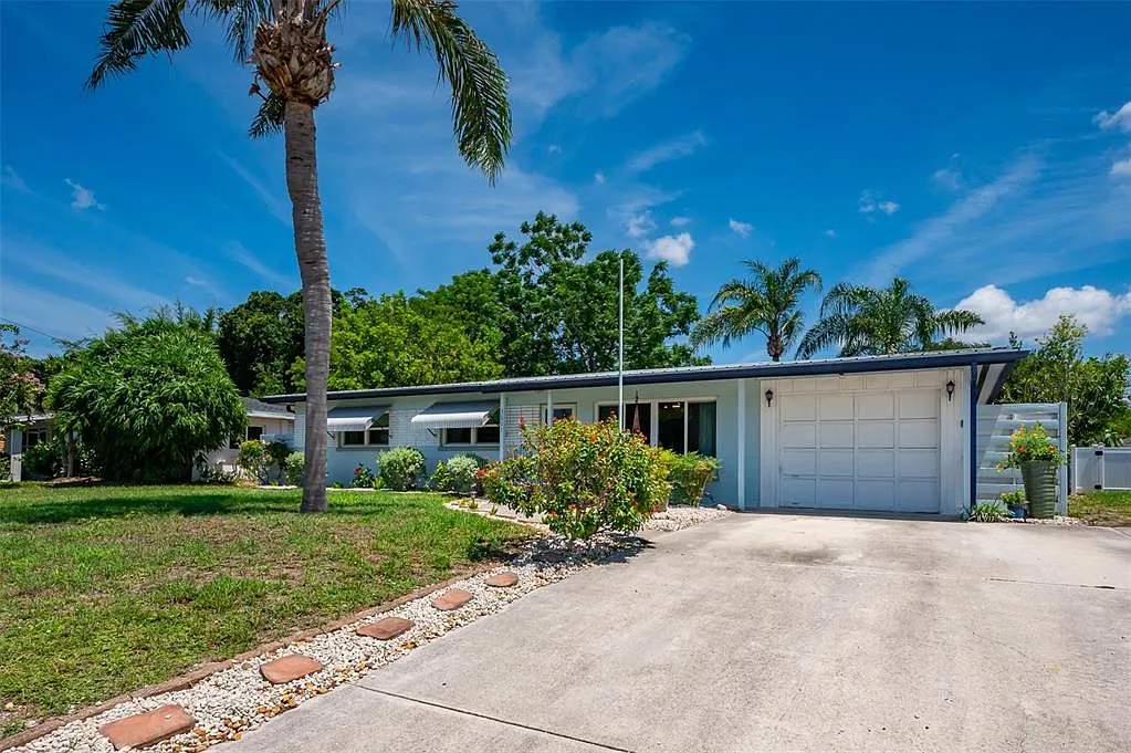 3 bed, 2.0 bath, 1232 sqft, $4,000 — Photo 4