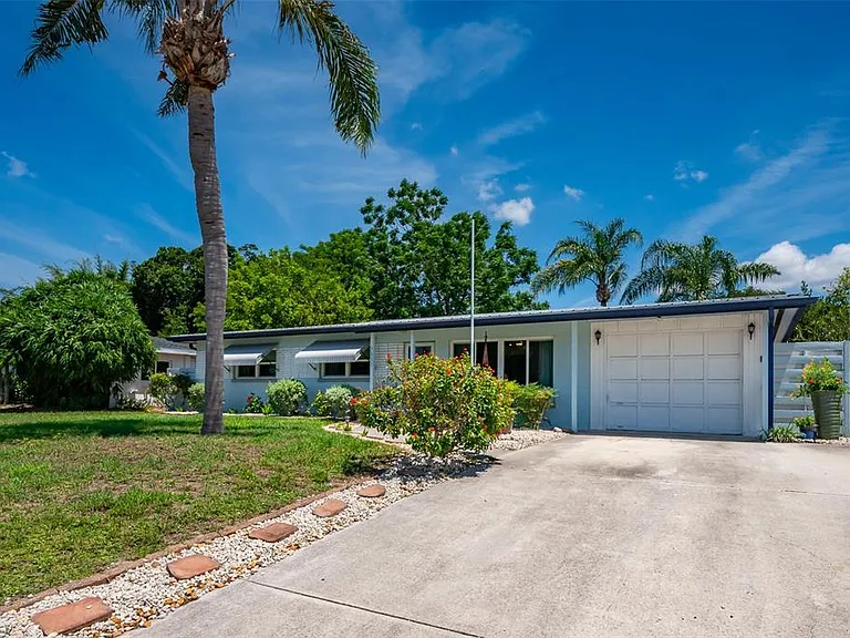 3801 Helene St — Photo 4