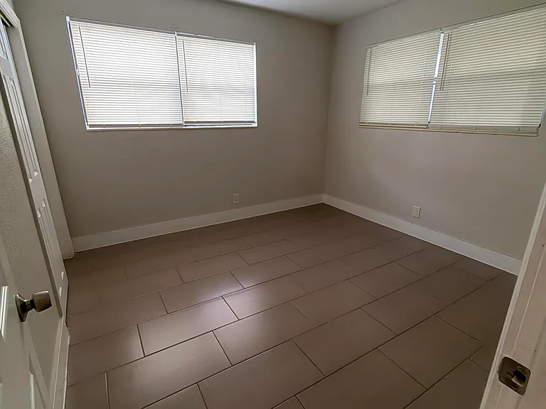110 SW 7th Ave #2 — Photo 3