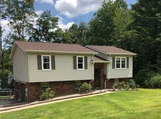 202 Honeysuckle Ln, Beckley, WV 25801