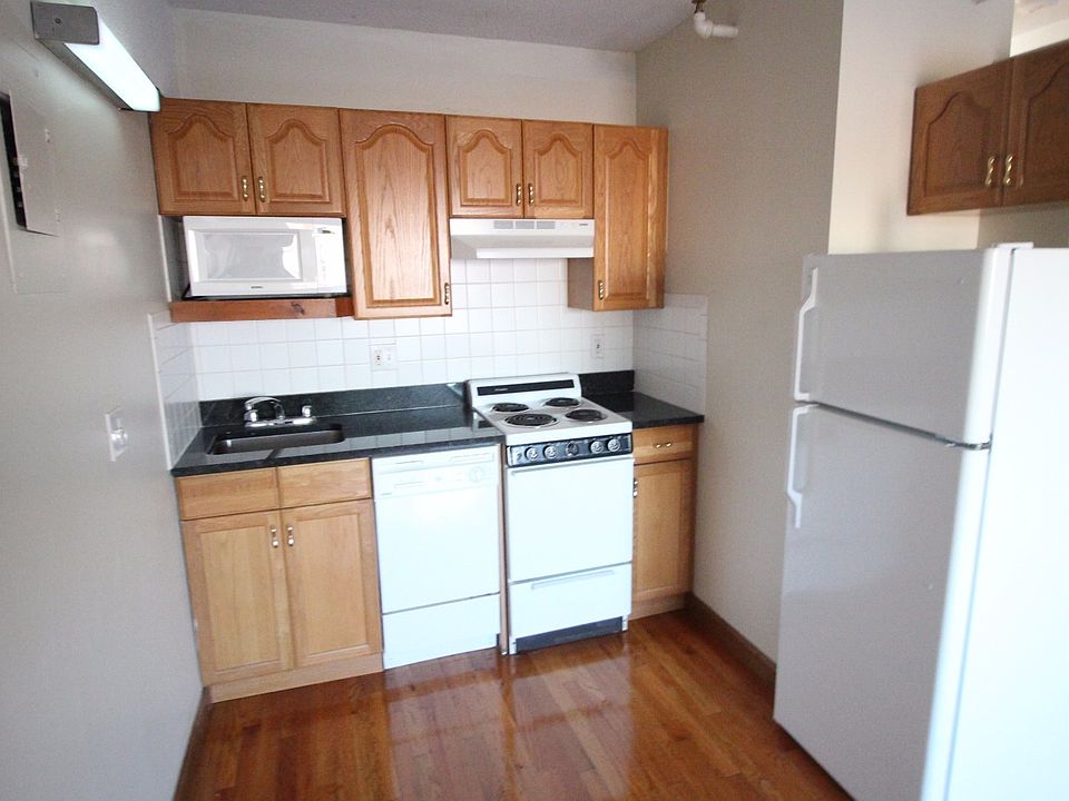 2nd image of 1384 Commonwealth Ave APT 10