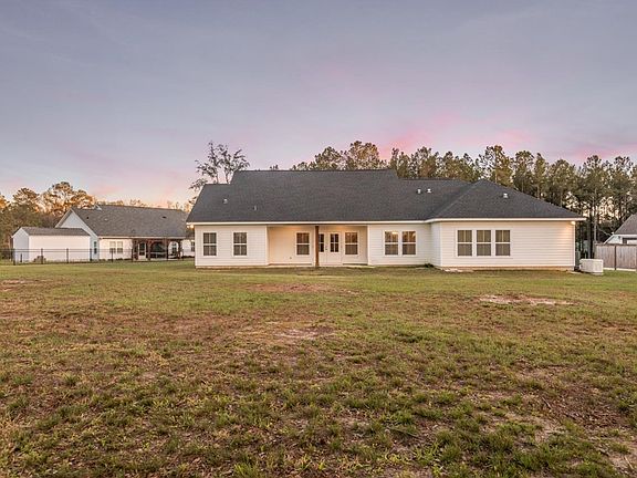 3rd image of 121 Shumard Ct