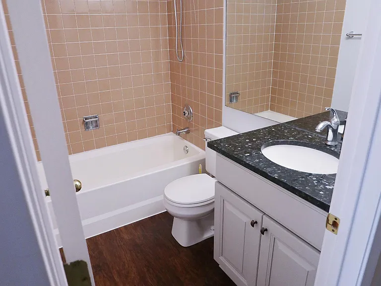 574 Woodcrest Dr — Photo 13
