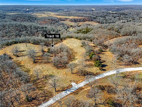 4th image of 16 Cherry Bark Ln