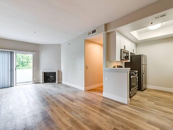 5th image of 4417 Hazeltine Ave APT 211