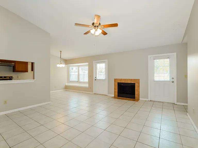 9324 Pavillion Dr — Photo 4