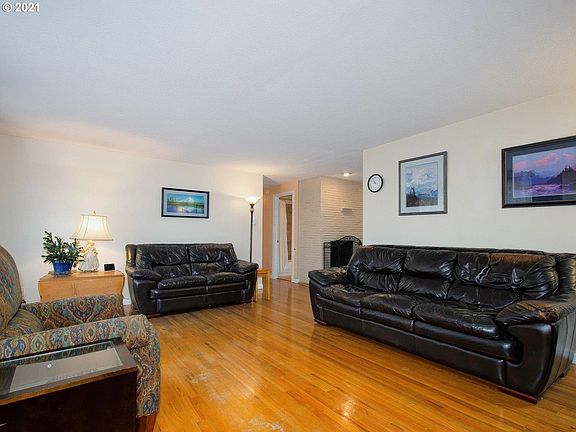 4th image of 8908 NE 54th St