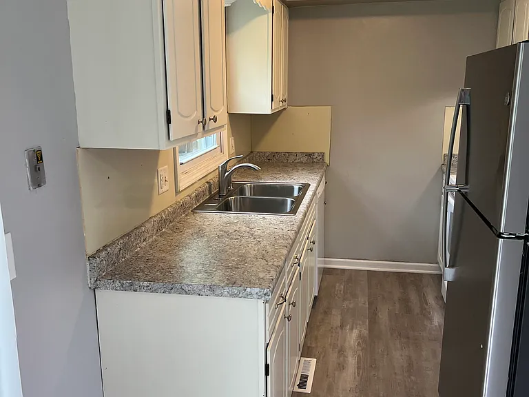 1604 NW 9th St — Photo 3